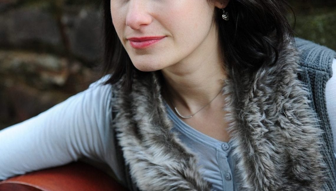 SA singer songwriter Laurie Levine signs with top UK booking agent and announces UK tour
