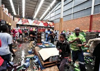 Looting, fun in the Sasolburg sun