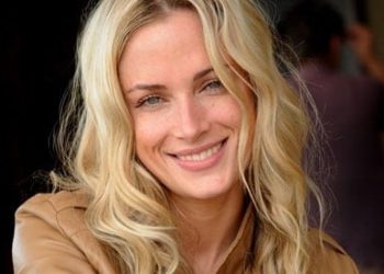 June Steenkamp to attend Oscar murder trial