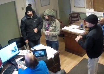 Car dealership abusing a pizza delivery guy goes viral