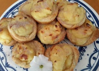 Melktertjies (Custard tarts)