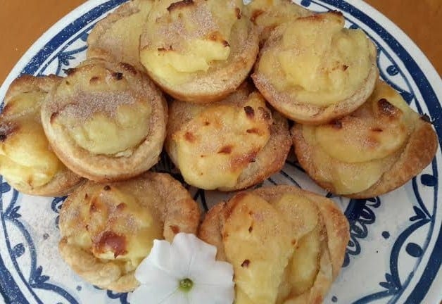 Melktertjies (Custard tarts)