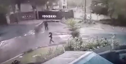 WATCH as a mugger attacks & robs pedestrian