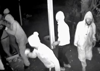 Residents lucky escape from 6 armed invaders