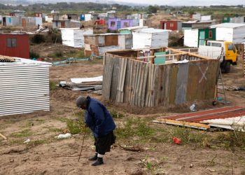 Global experts suggest plan for informal settlements