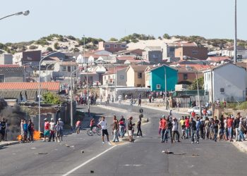 Roads blocked, rocks thrown during food protest in Cape Town