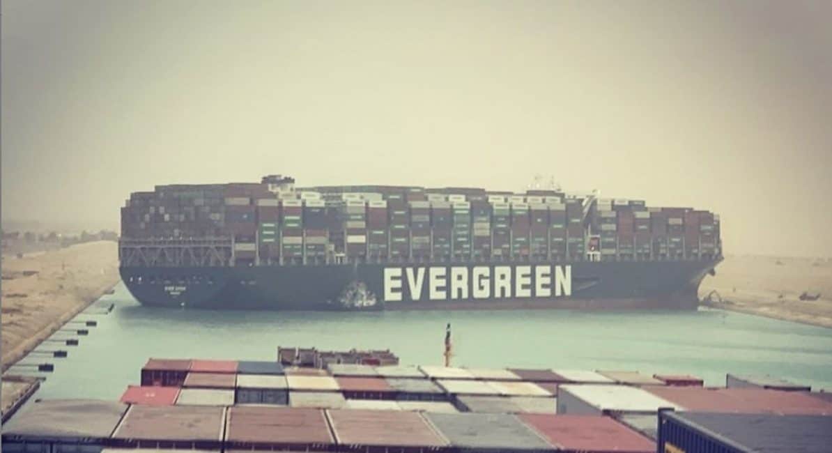 200 000 ton ship stuck on the Suez Canal
