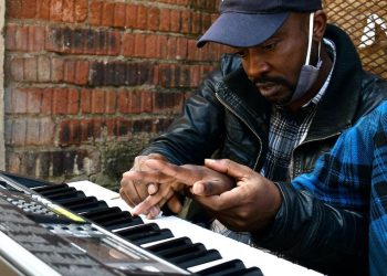Refugee musician shares love of music with disadvantaged children