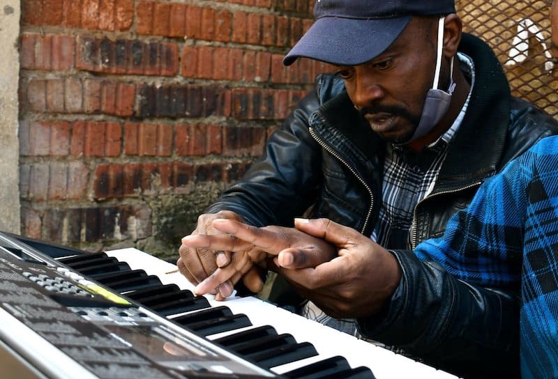 Refugee musician shares love of music with disadvantaged children
