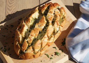 Garlic and mozzarella Loaf