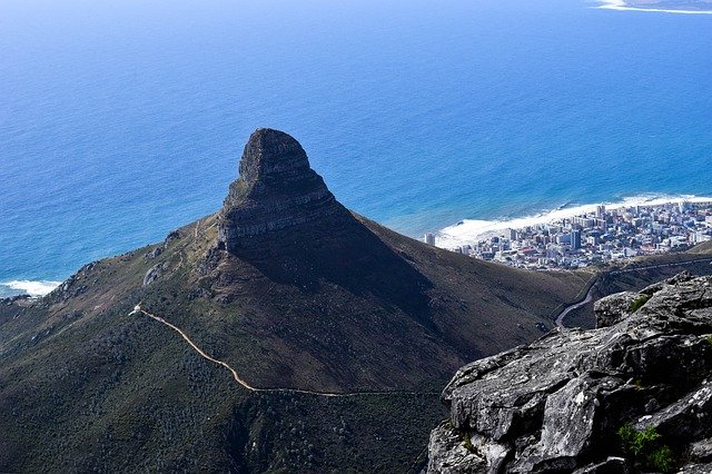 Man dies on Lion's Head near where fire broke out