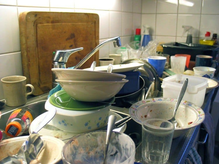 Men should spend on average 50 minutes more a day on household duties