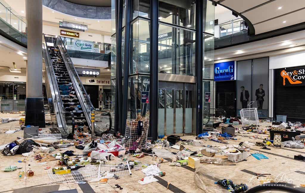 72 dead, 1 234 arrested as South Africa burns another day