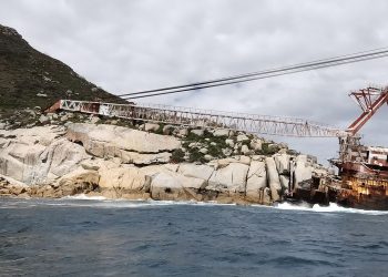 NSRI warns hikers to stay off BOS 400 crane barge wreck