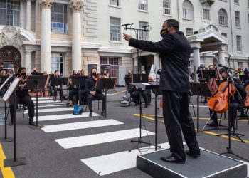 Cape Town’s orchestra performs for Groote Schuur’s health workers