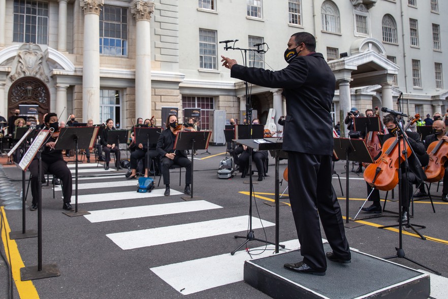 Cape Town’s orchestra performs for Groote Schuur’s health workers